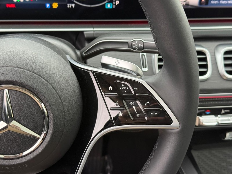 Mercedes-Benz GLE Vehicle Full-screen Gallery Image 20