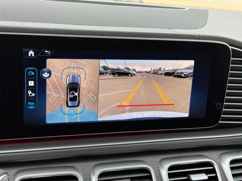 Mercedes-Benz GLE Vehicle Full-screen Gallery Image 22