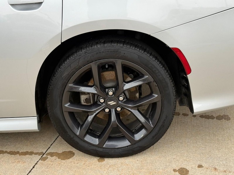 Dodge Charger Vehicle Full-screen Gallery Image 09
