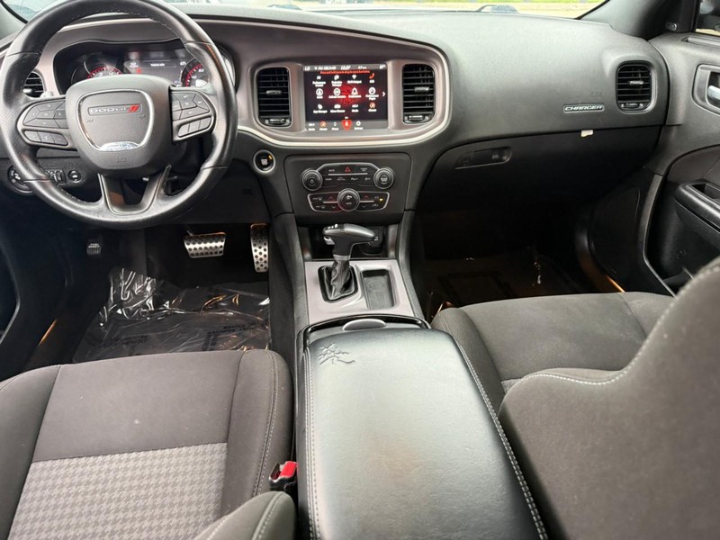 Dodge Charger Vehicle Full-screen Gallery Image 11