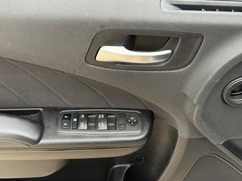 Dodge Charger Vehicle Full-screen Gallery Image 15