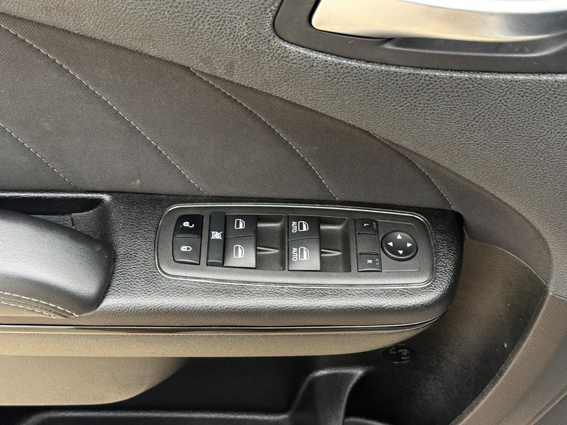 Dodge Charger Vehicle Full-screen Gallery Image 16