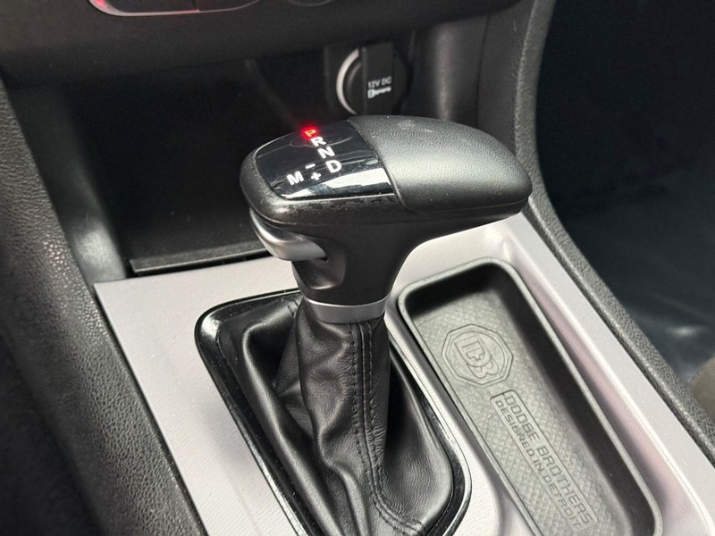 Dodge Charger Vehicle Full-screen Gallery Image 21
