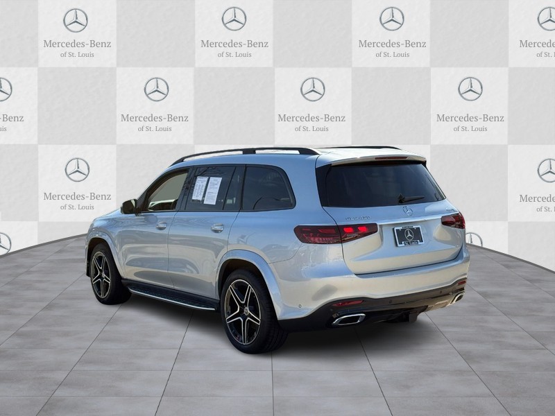 Mercedes-Benz GLS Vehicle Full-screen Gallery Image 4