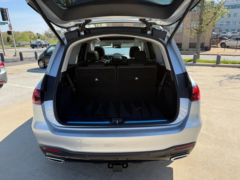 Mercedes-Benz GLS Vehicle Full-screen Gallery Image 8