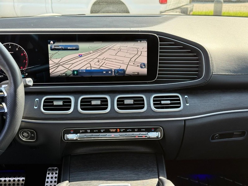 Mercedes-Benz GLS Vehicle Full-screen Gallery Image 15