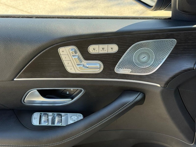 Mercedes-Benz GLS Vehicle Full-screen Gallery Image 18