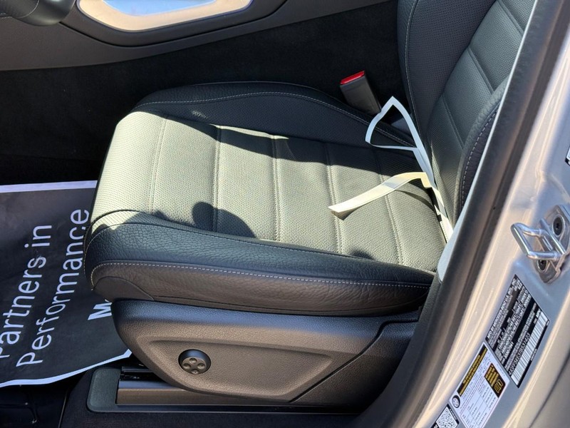 Mercedes-Benz GLS Vehicle Full-screen Gallery Image 20