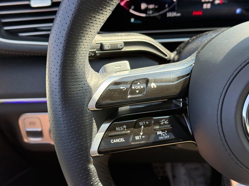 Mercedes-Benz GLS Vehicle Full-screen Gallery Image 21