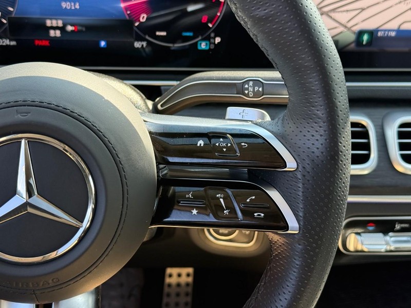 Mercedes-Benz GLS Vehicle Full-screen Gallery Image 22