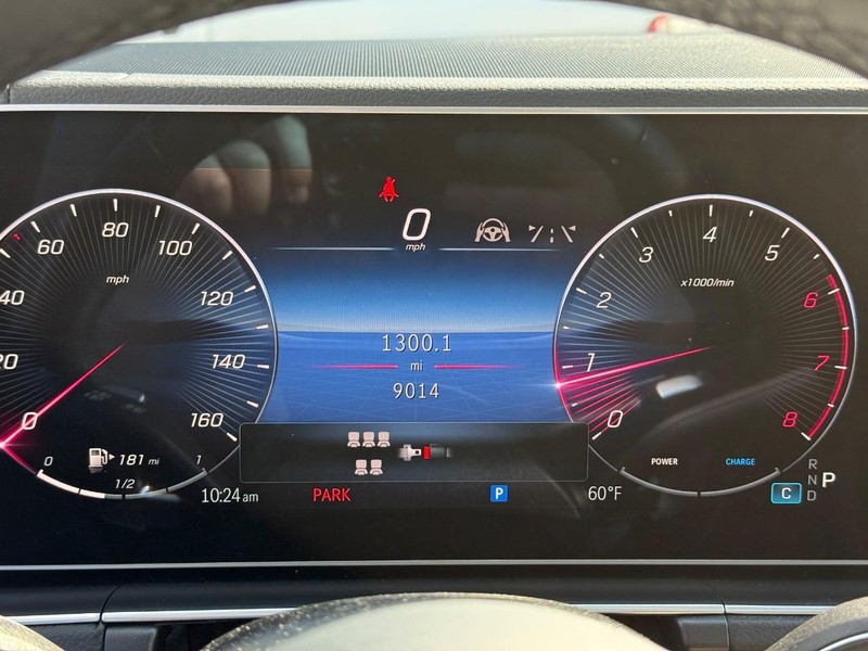 Mercedes-Benz GLS Vehicle Full-screen Gallery Image 23