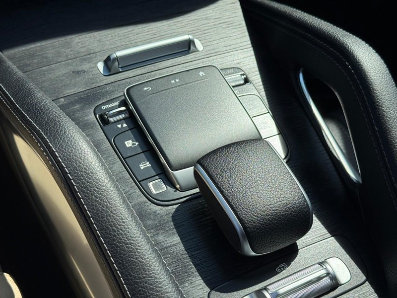 Mercedes-Benz GLS Vehicle Full-screen Gallery Image 25