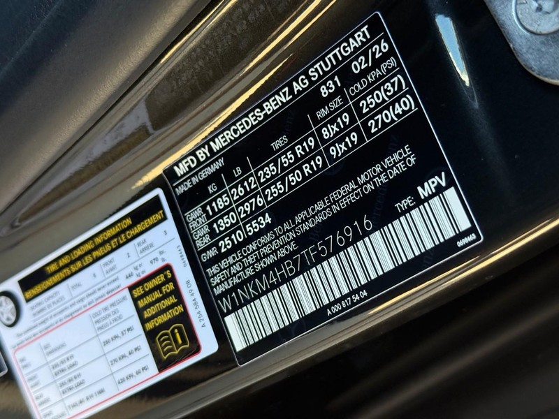 Mercedes-Benz GLC Vehicle Full-screen Gallery Image 13