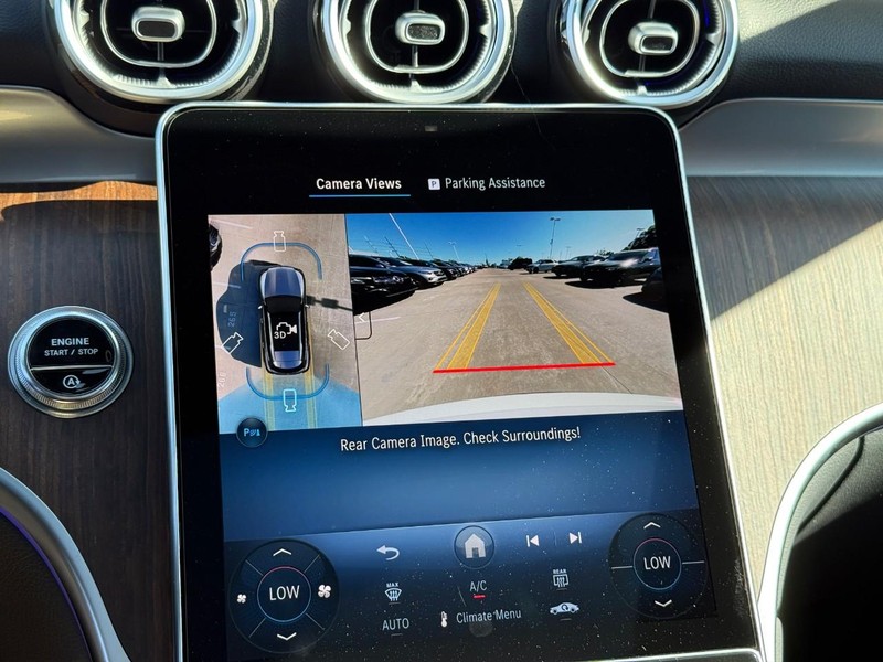 Mercedes-Benz GLC Vehicle Full-screen Gallery Image 19