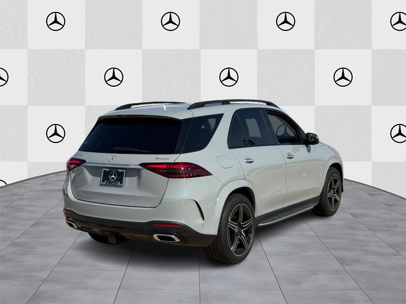 Mercedes-Benz GLE Vehicle Full-screen Gallery Image 3