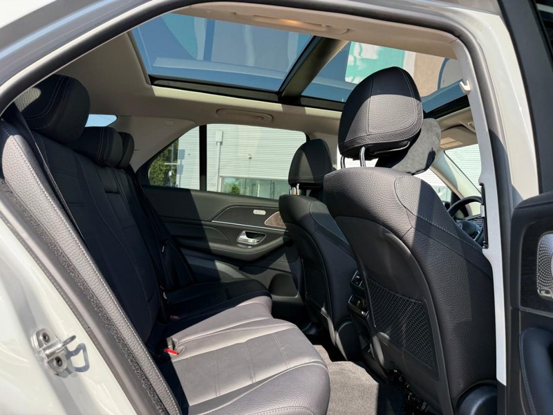 Mercedes-Benz GLE Vehicle Full-screen Gallery Image 6