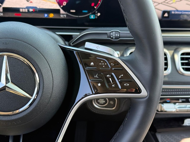 Mercedes-Benz GLE Vehicle Full-screen Gallery Image 16
