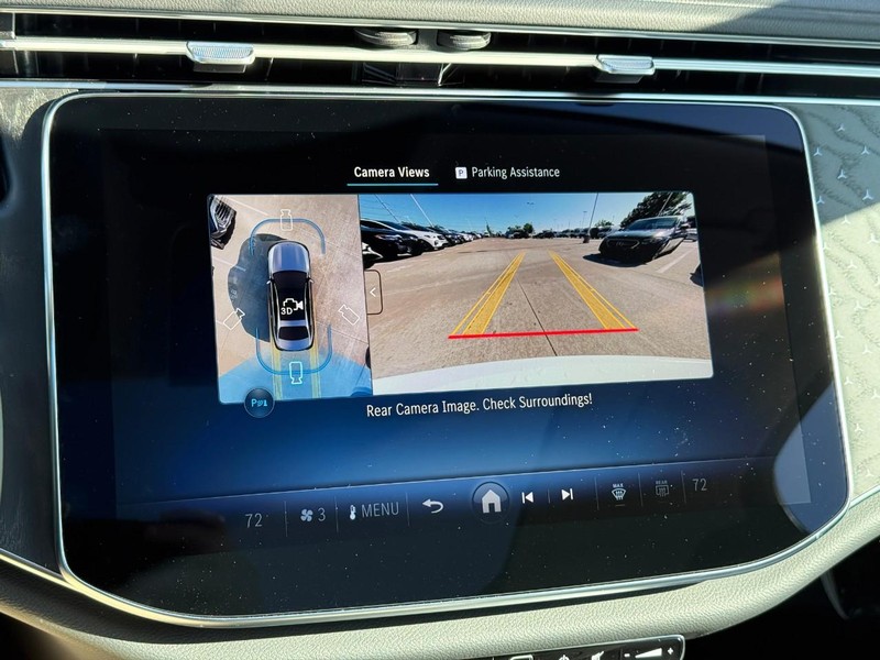 Mercedes-Benz E-Class Vehicle Full-screen Gallery Image 17