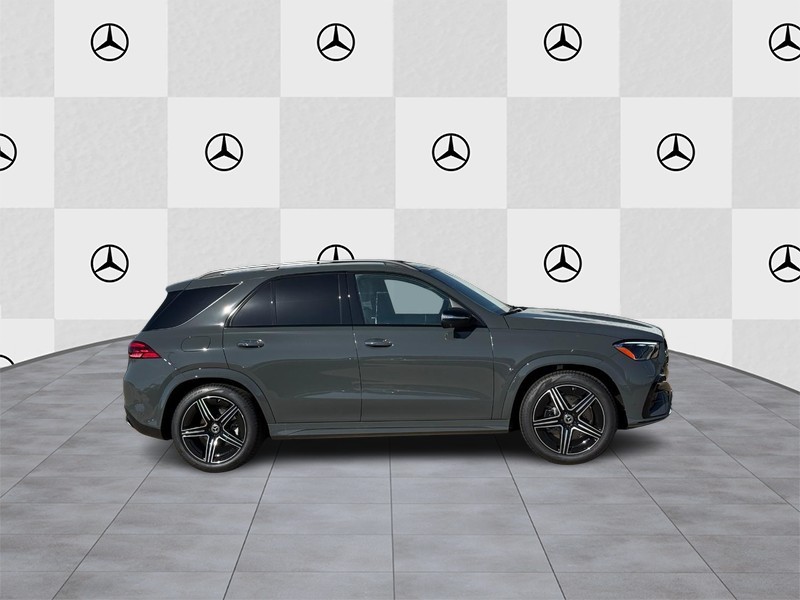 Mercedes-Benz GLE Vehicle Full-screen Gallery Image 2