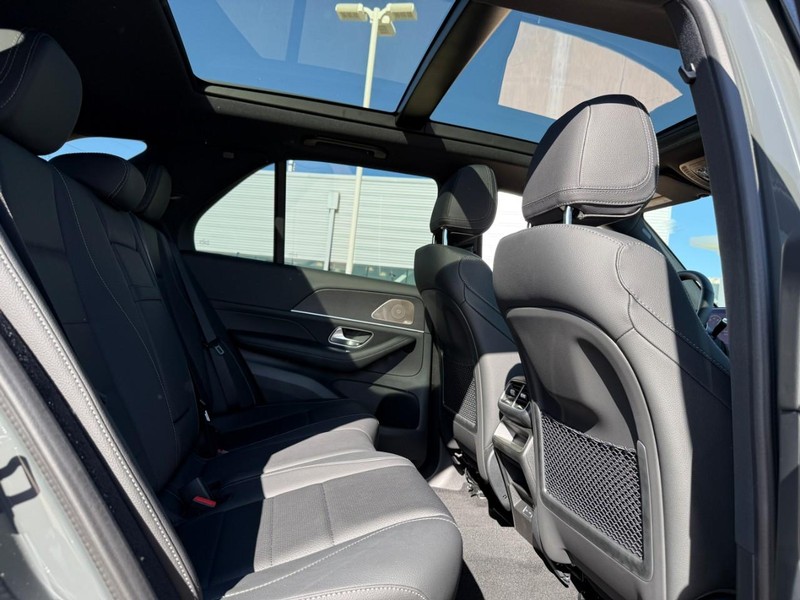 Mercedes-Benz GLE Vehicle Full-screen Gallery Image 7