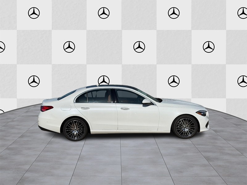 Mercedes-Benz C-Class Vehicle Full-screen Gallery Image 2