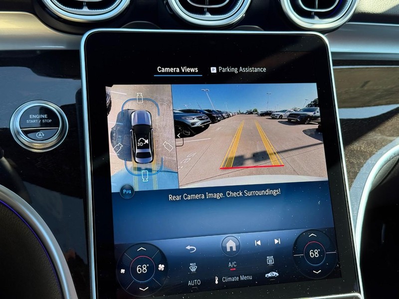 Mercedes-Benz C-Class Vehicle Full-screen Gallery Image 19