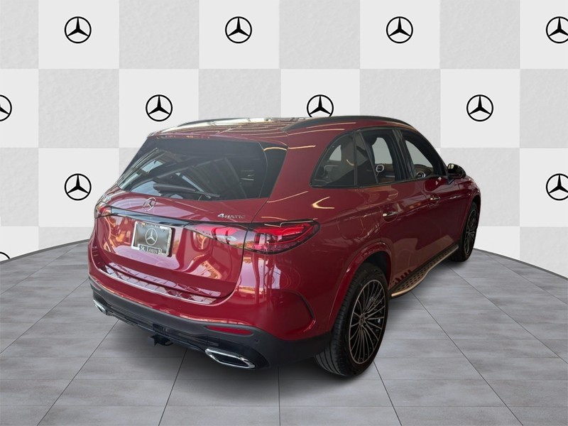 Mercedes-Benz GLC Vehicle Full-screen Gallery Image 3