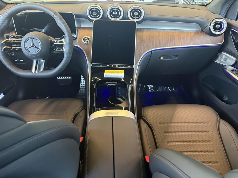Mercedes-Benz GLC Vehicle Full-screen Gallery Image 8