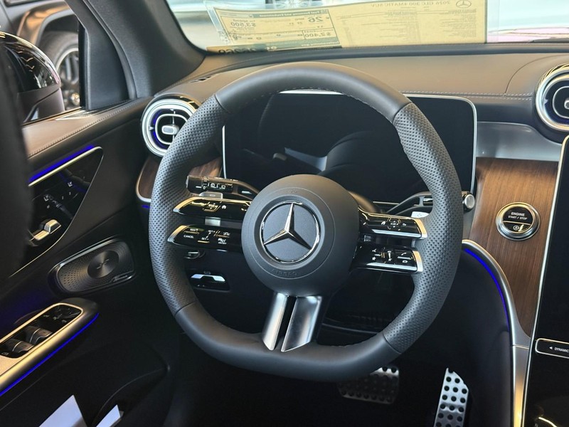 Mercedes-Benz GLC Vehicle Full-screen Gallery Image 9