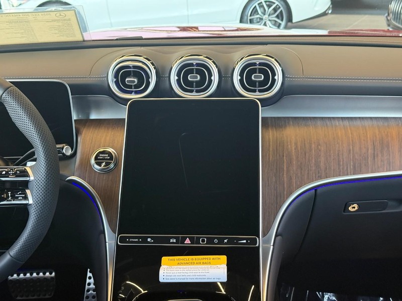 Mercedes-Benz GLC Vehicle Full-screen Gallery Image 10