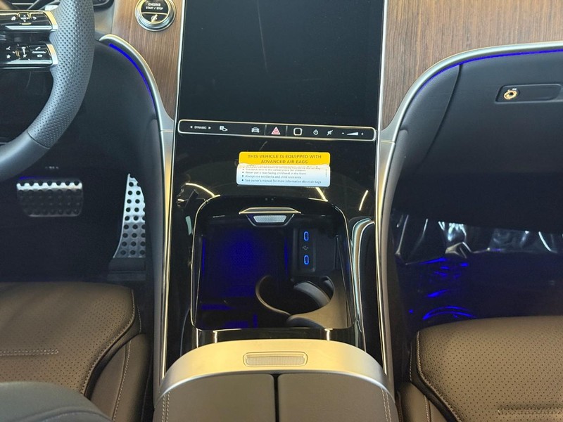 Mercedes-Benz GLC Vehicle Full-screen Gallery Image 11