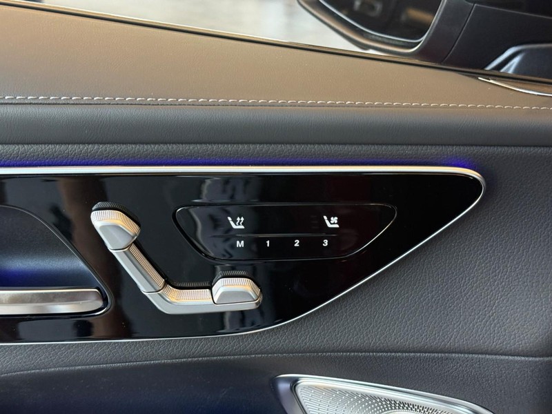 Mercedes-Benz GLC Vehicle Full-screen Gallery Image 13