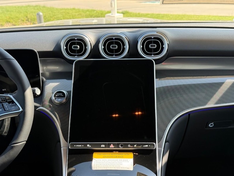 Mercedes-Benz GLC Vehicle Full-screen Gallery Image 8