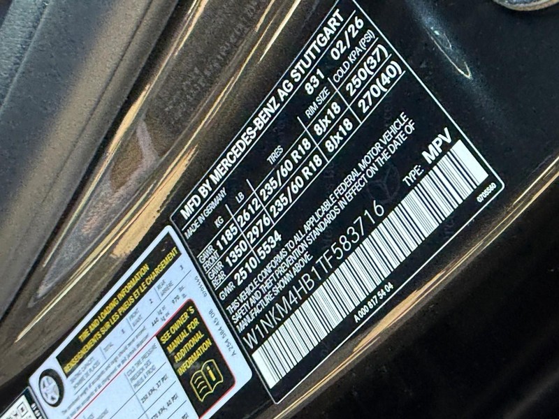 Mercedes-Benz GLC Vehicle Full-screen Gallery Image 17