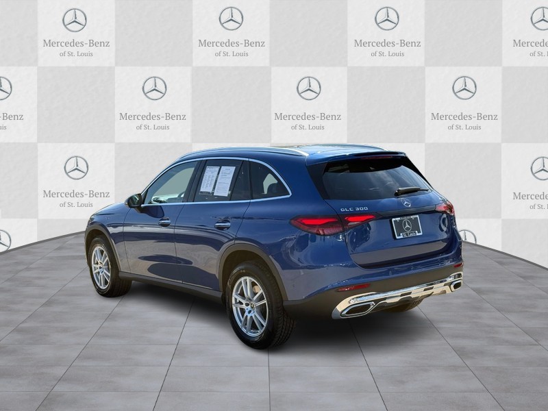 Mercedes-Benz GLC Vehicle Full-screen Gallery Image 4