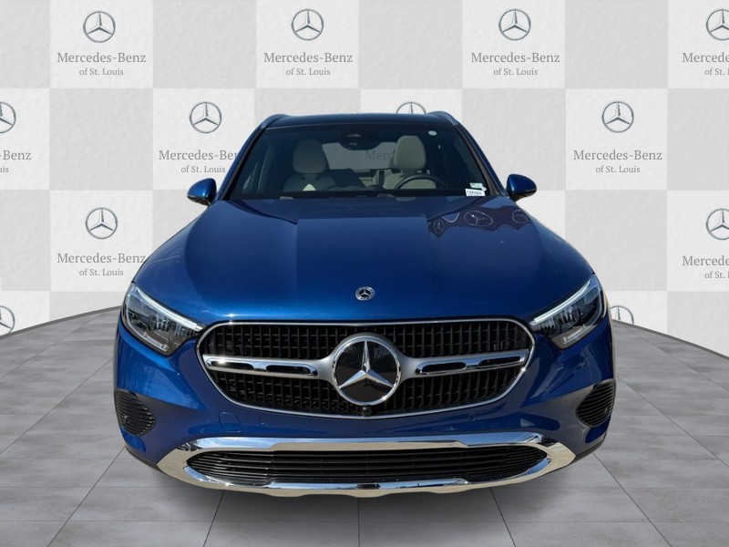 Mercedes-Benz GLC Vehicle Full-screen Gallery Image 6