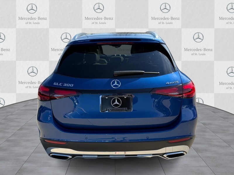Mercedes-Benz GLC Vehicle Full-screen Gallery Image 7