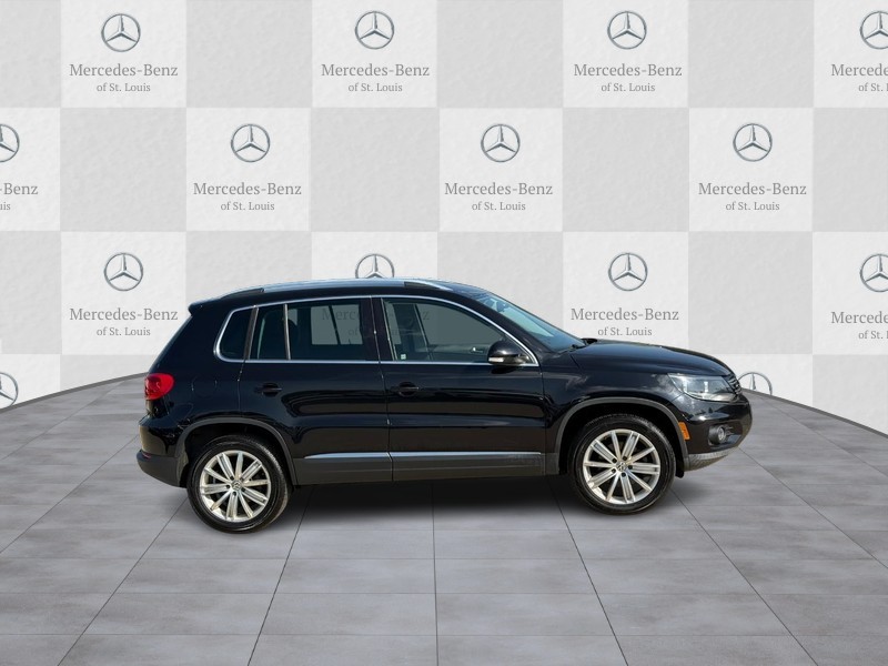 Volkswagen Tiguan Vehicle Full-screen Gallery Image 2