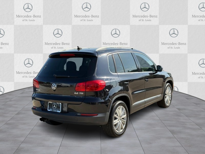 Volkswagen Tiguan Vehicle Full-screen Gallery Image 3