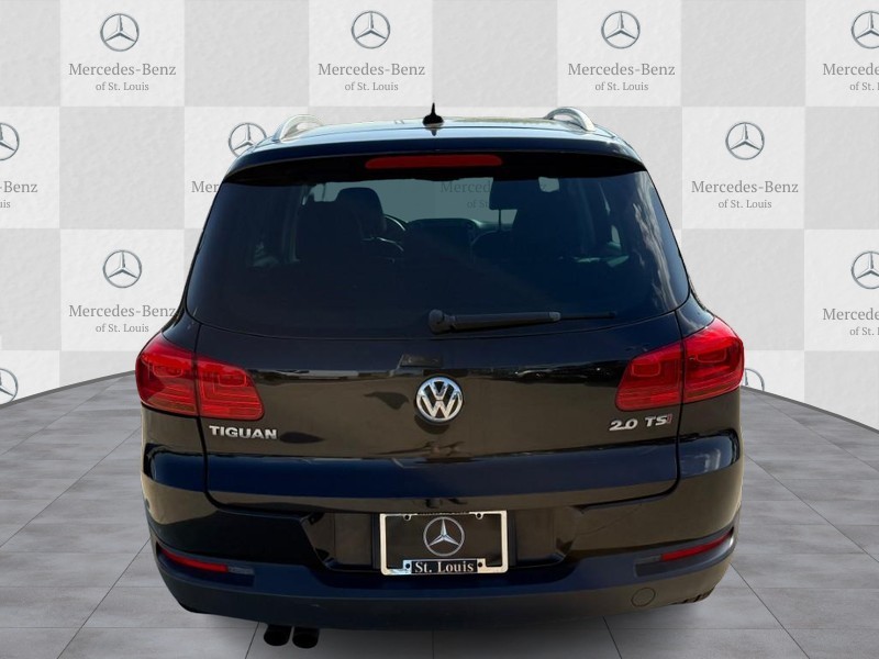 Volkswagen Tiguan Vehicle Full-screen Gallery Image 7