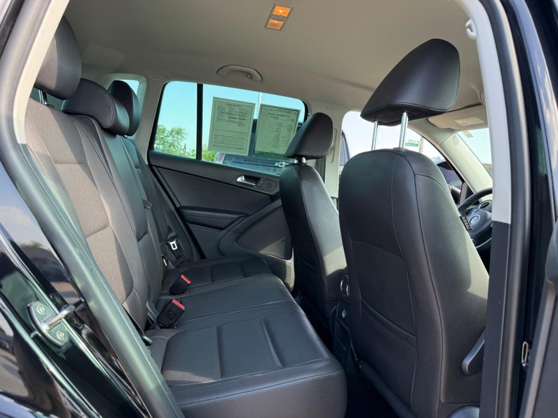 Volkswagen Tiguan Vehicle Full-screen Gallery Image 10