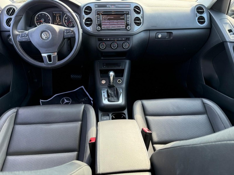 Volkswagen Tiguan Vehicle Full-screen Gallery Image 11