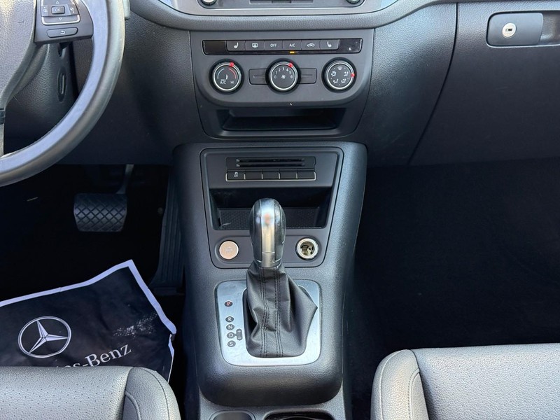 Volkswagen Tiguan Vehicle Full-screen Gallery Image 14