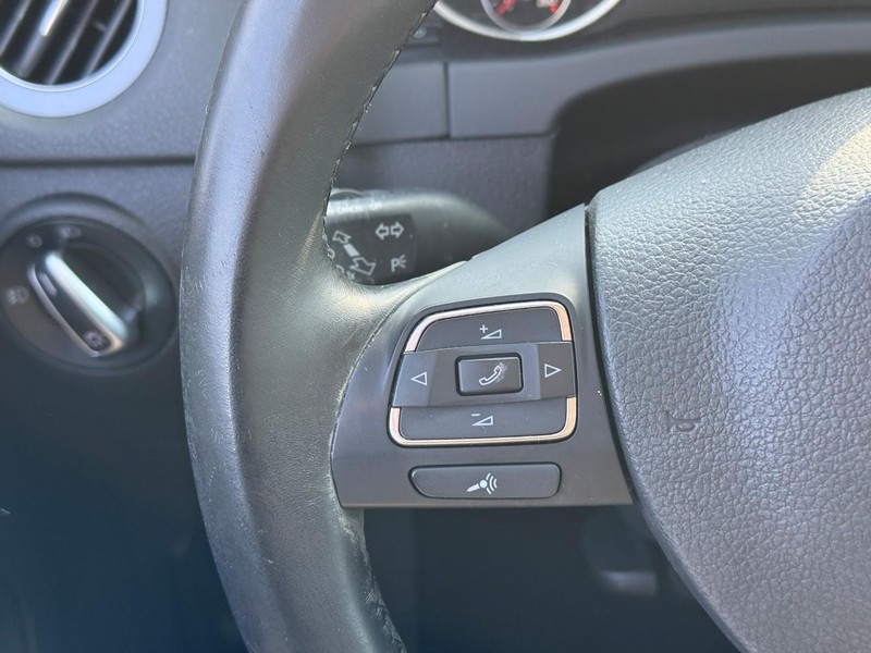 Volkswagen Tiguan Vehicle Full-screen Gallery Image 18