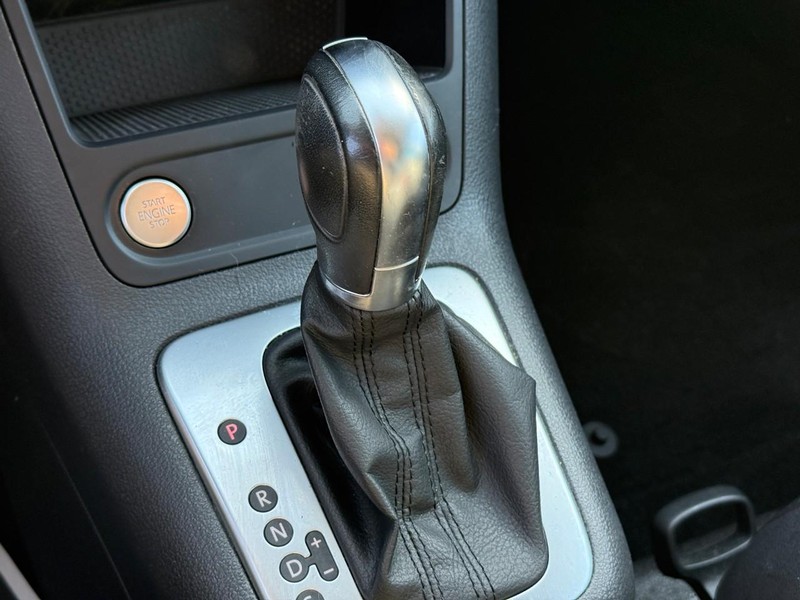 Volkswagen Tiguan Vehicle Full-screen Gallery Image 20