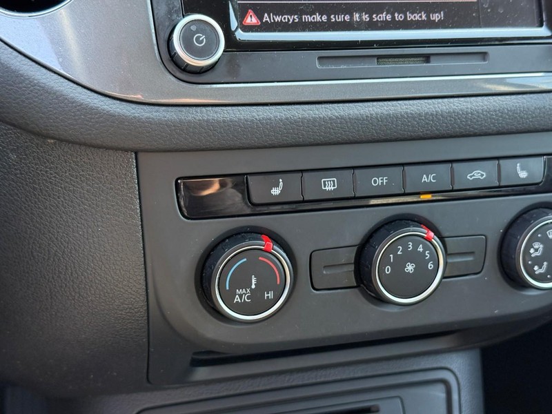 Volkswagen Tiguan Vehicle Full-screen Gallery Image 21