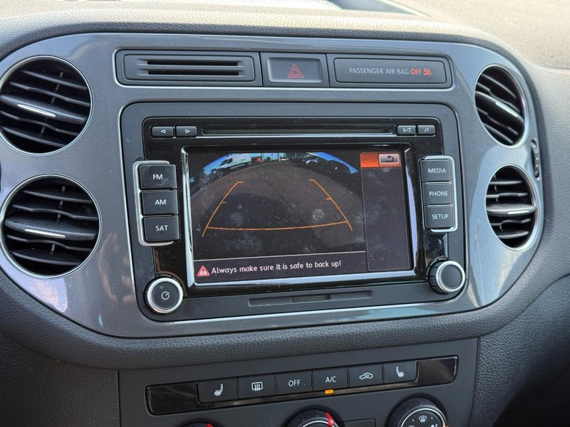 Volkswagen Tiguan Vehicle Full-screen Gallery Image 22