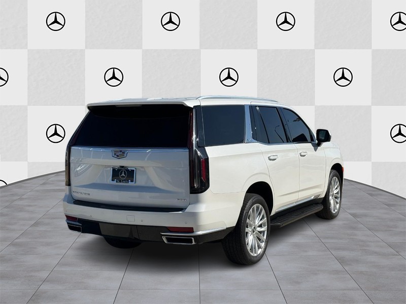 Cadillac Escalade Vehicle Full-screen Gallery Image 3