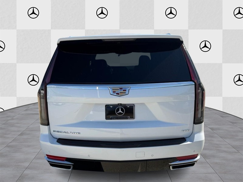 Cadillac Escalade Vehicle Full-screen Gallery Image 6