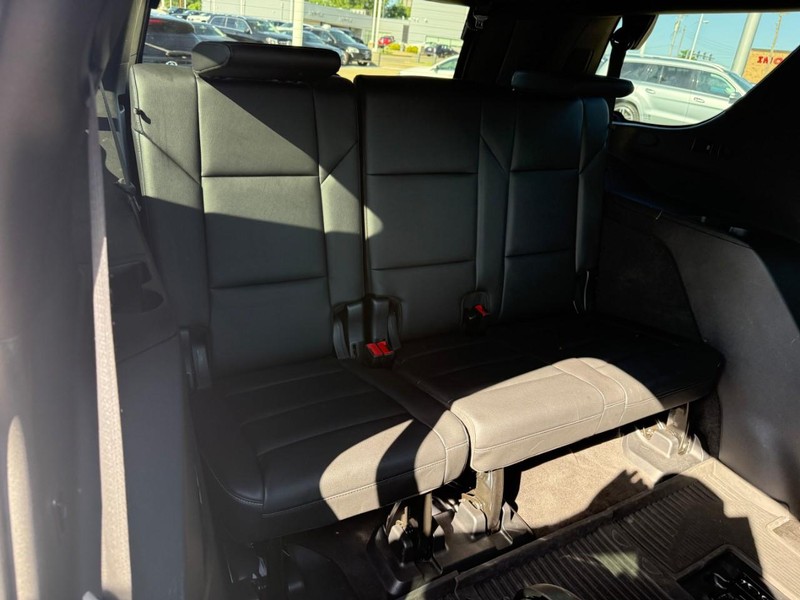 Cadillac Escalade Vehicle Full-screen Gallery Image 8